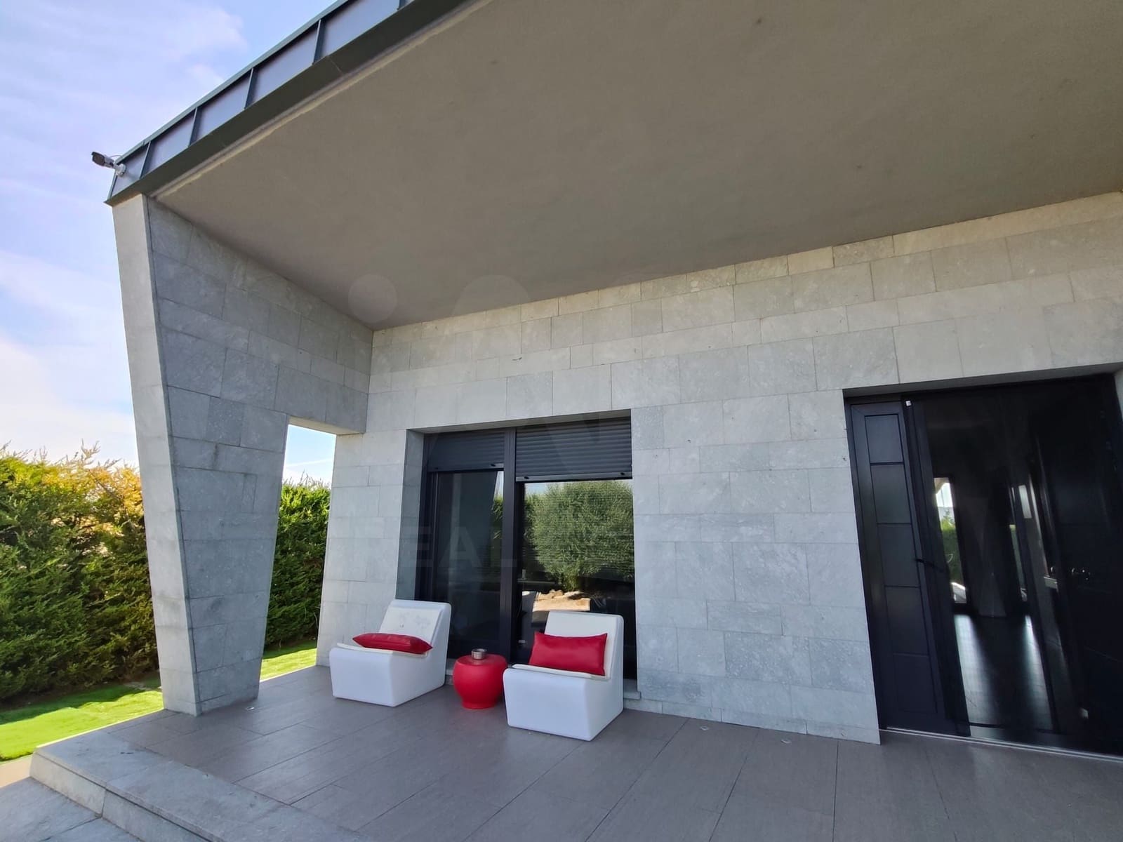 4 bedroom Townhouse for sale in Palencia city with pool garage - € 680,000 (Ref: 9987518)