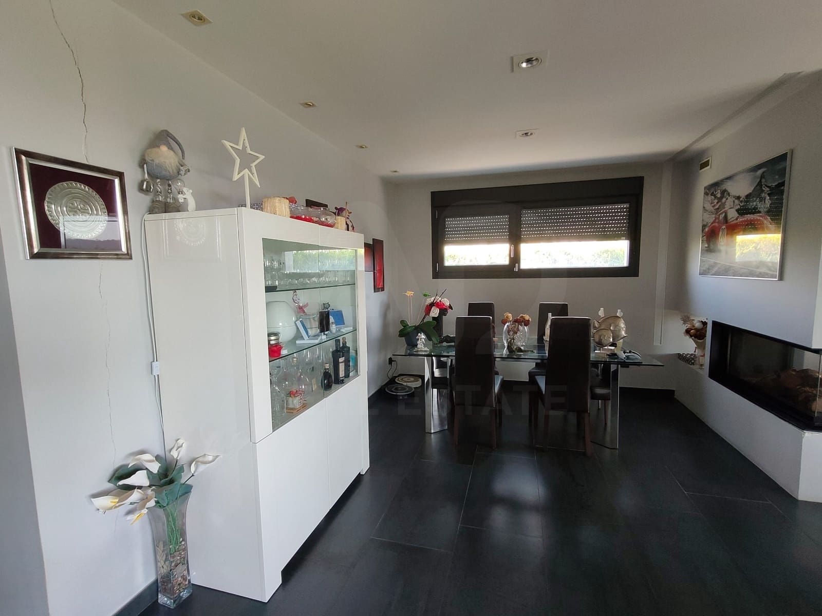 4 bedroom Townhouse for sale in Palencia city with pool garage - € 680,000 (Ref: 9987518)