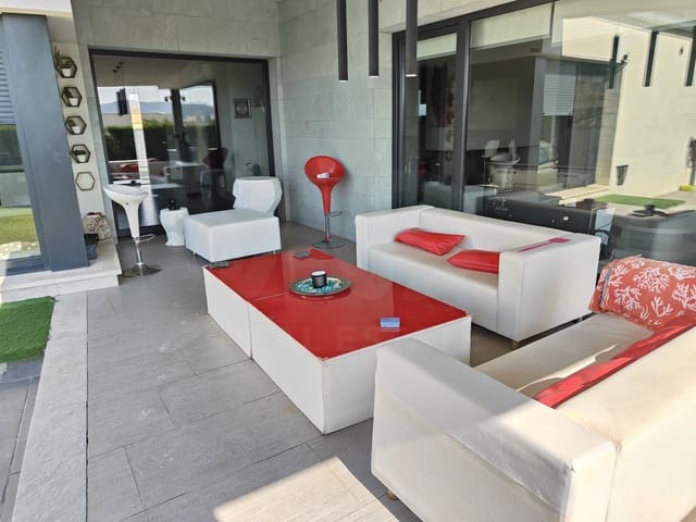 4 bedroom Townhouse for sale in Palencia city with pool garage - € 680,000 (Ref: 9987518)