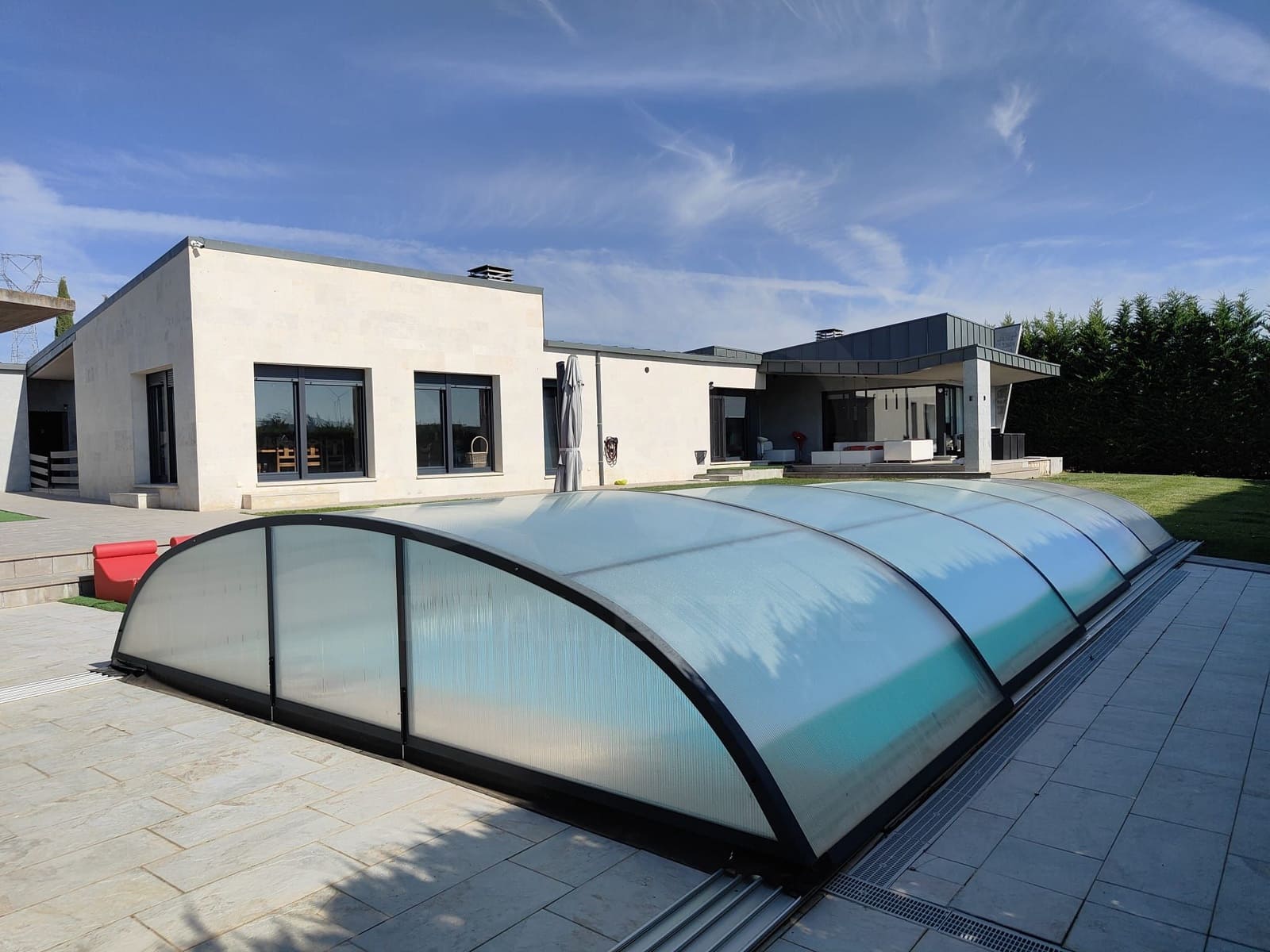 4 bedroom Townhouse for sale in Palencia city with pool garage - € 680,000 (Ref: 9987518)