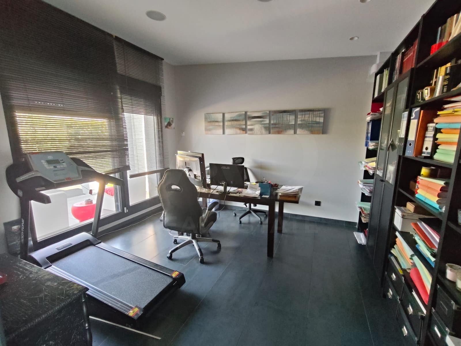 4 bedroom Townhouse for sale in Palencia city with pool garage - € 680,000 (Ref: 9987518)