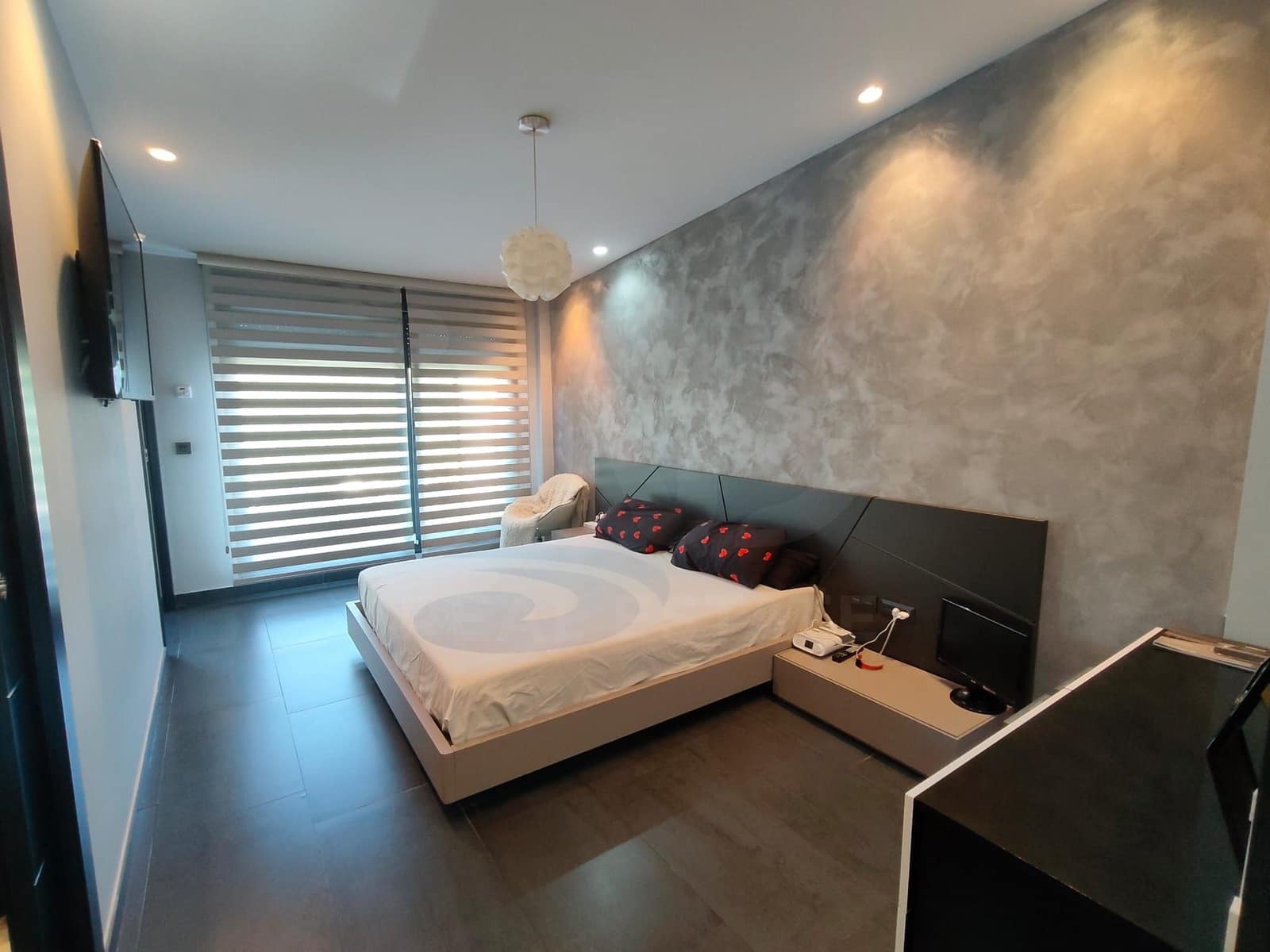 4 bedroom Townhouse for sale in Palencia city with pool garage - € 680,000 (Ref: 9987518)