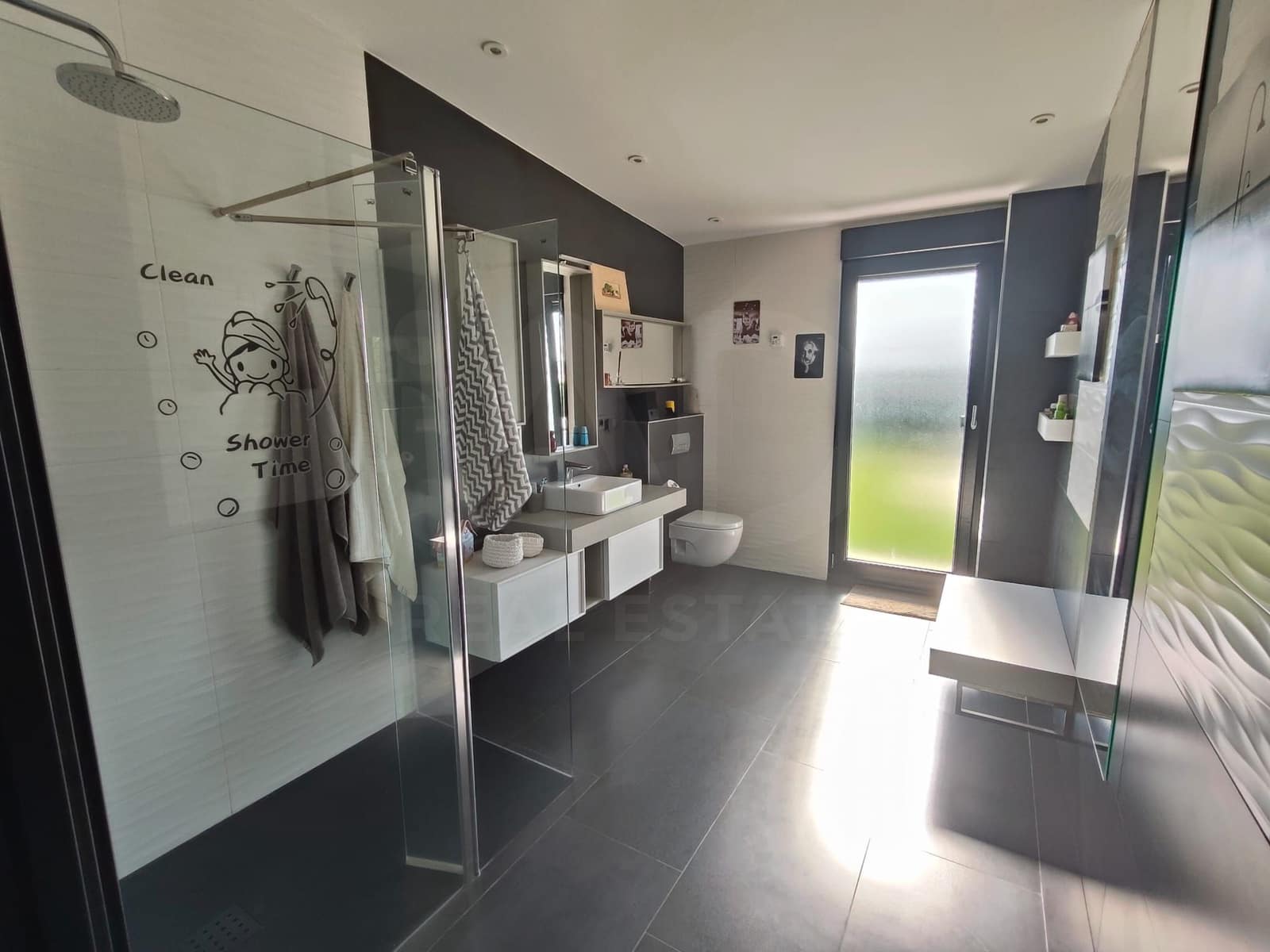 4 bedroom Townhouse for sale in Palencia city with pool garage - € 680,000 (Ref: 9987518)