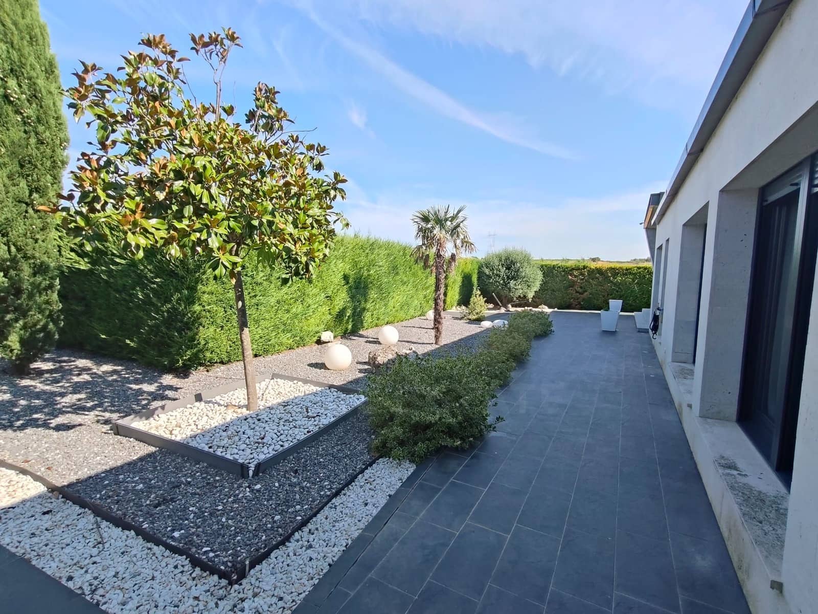 4 bedroom Townhouse for sale in Palencia city with pool garage - € 680,000 (Ref: 9987518)