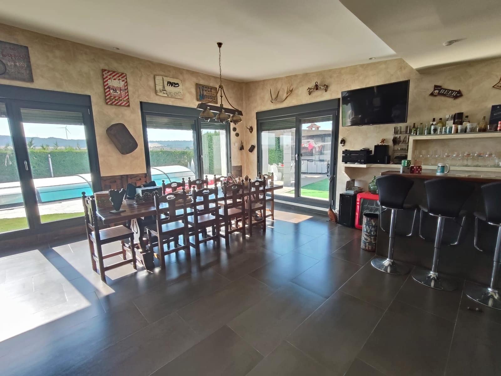 4 bedroom Townhouse for sale in Palencia city with pool garage - € 680,000 (Ref: 9987518)