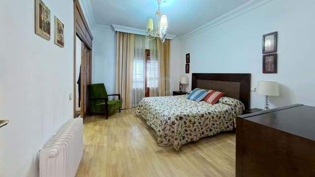 Casa de 3 habitaciones en Ciudad Real ciudad en venta con garaje - 215.000 € (Ref: 9987521)