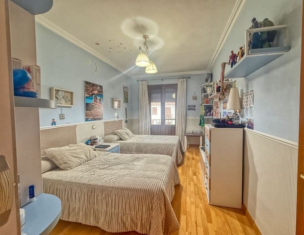 Casa de 3 habitaciones en Ciudad Real ciudad en venta con garaje - 215.000 € (Ref: 9987521)
