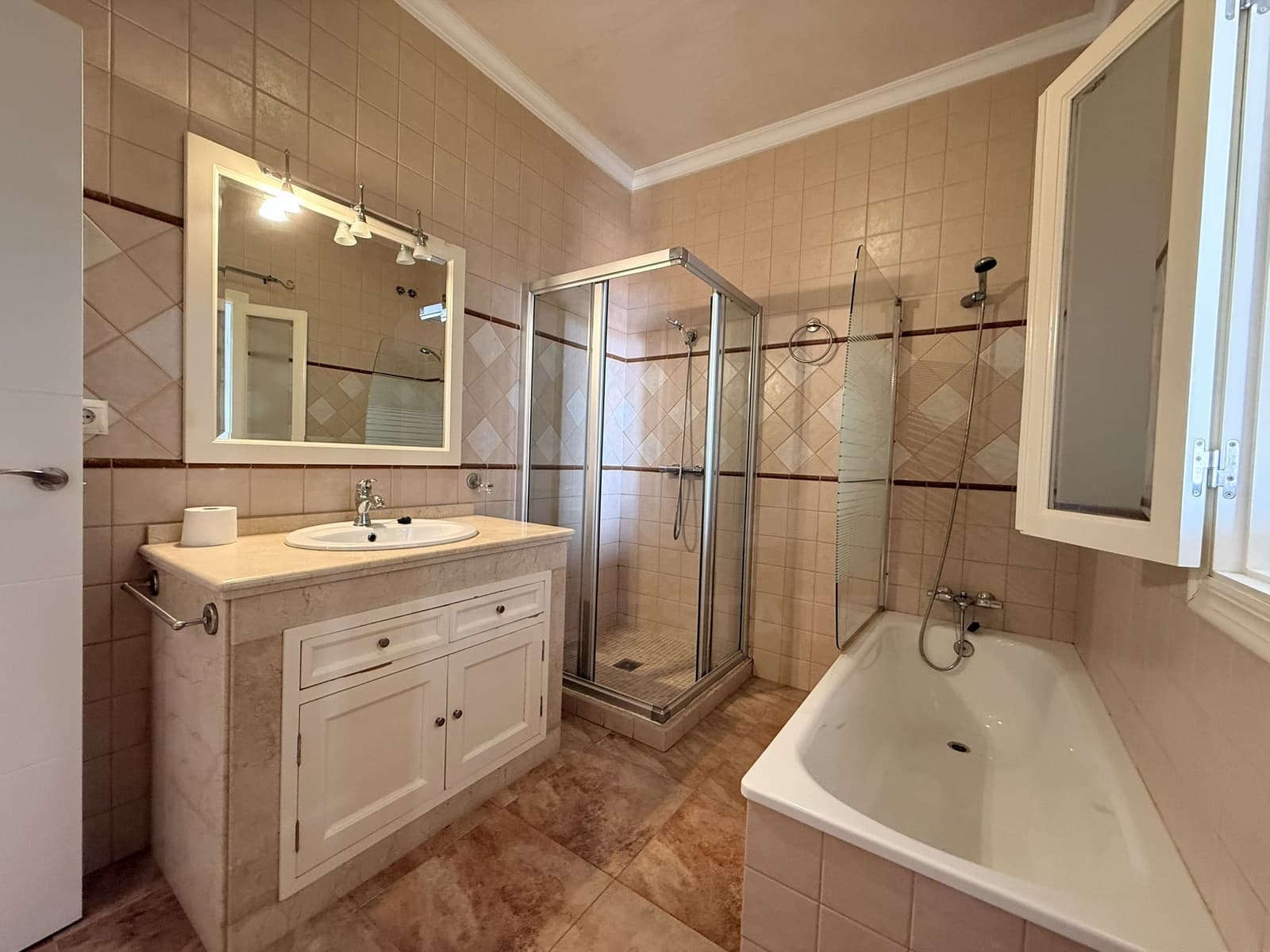 4 soveværelse Byhus til salg i Huelva by - € 199.000 (Ref: 9987526)