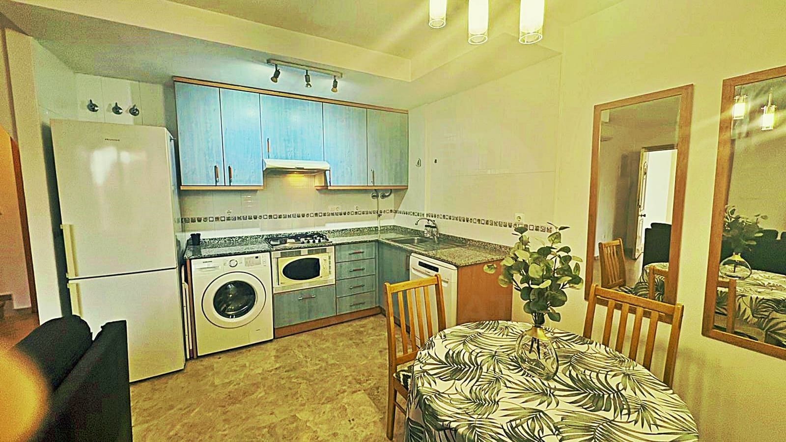 3 sovrum Radhus till salu i Alicante stad med garage - 305 000 € (Ref: 9987532)