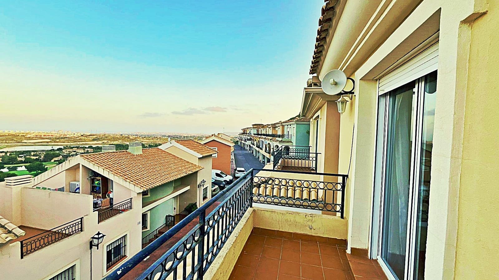 3 sovrum Radhus till salu i Alicante stad med garage - 305 000 € (Ref: 9987532)