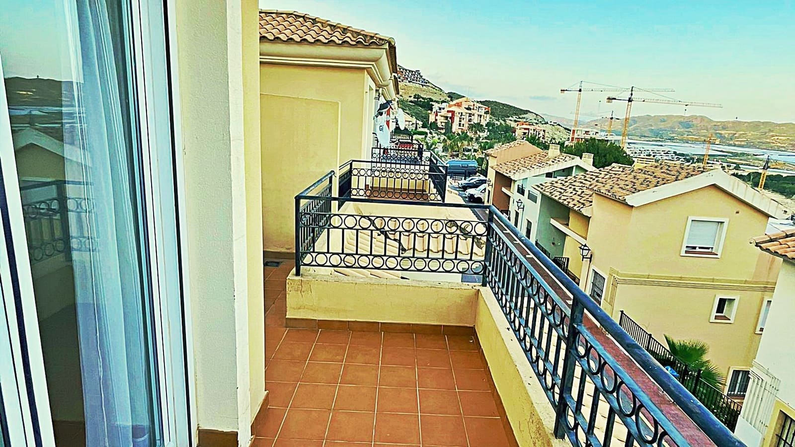 3 sovrum Radhus till salu i Alicante stad med garage - 305 000 € (Ref: 9987532)