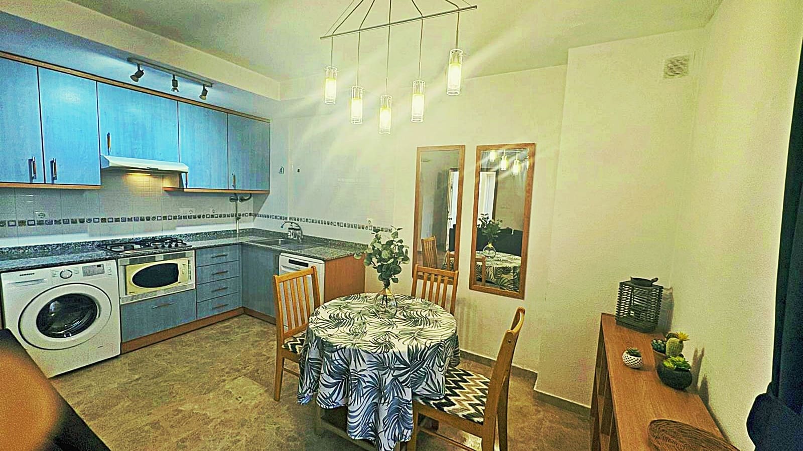 3 sovrum Radhus till salu i Alicante stad med garage - 305 000 € (Ref: 9987532)