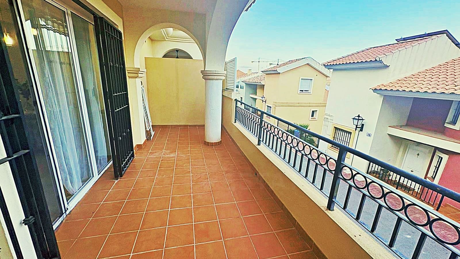 3 sovrum Radhus till salu i Alicante stad med garage - 305 000 € (Ref: 9987532)