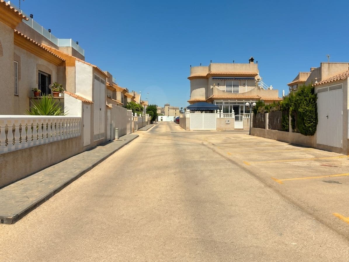 2 makuuhuone Omakotitalo myytävänä paikassa Alicante kaupunki mukana uima-altaan - 199 000 € (Ref: 9987533)