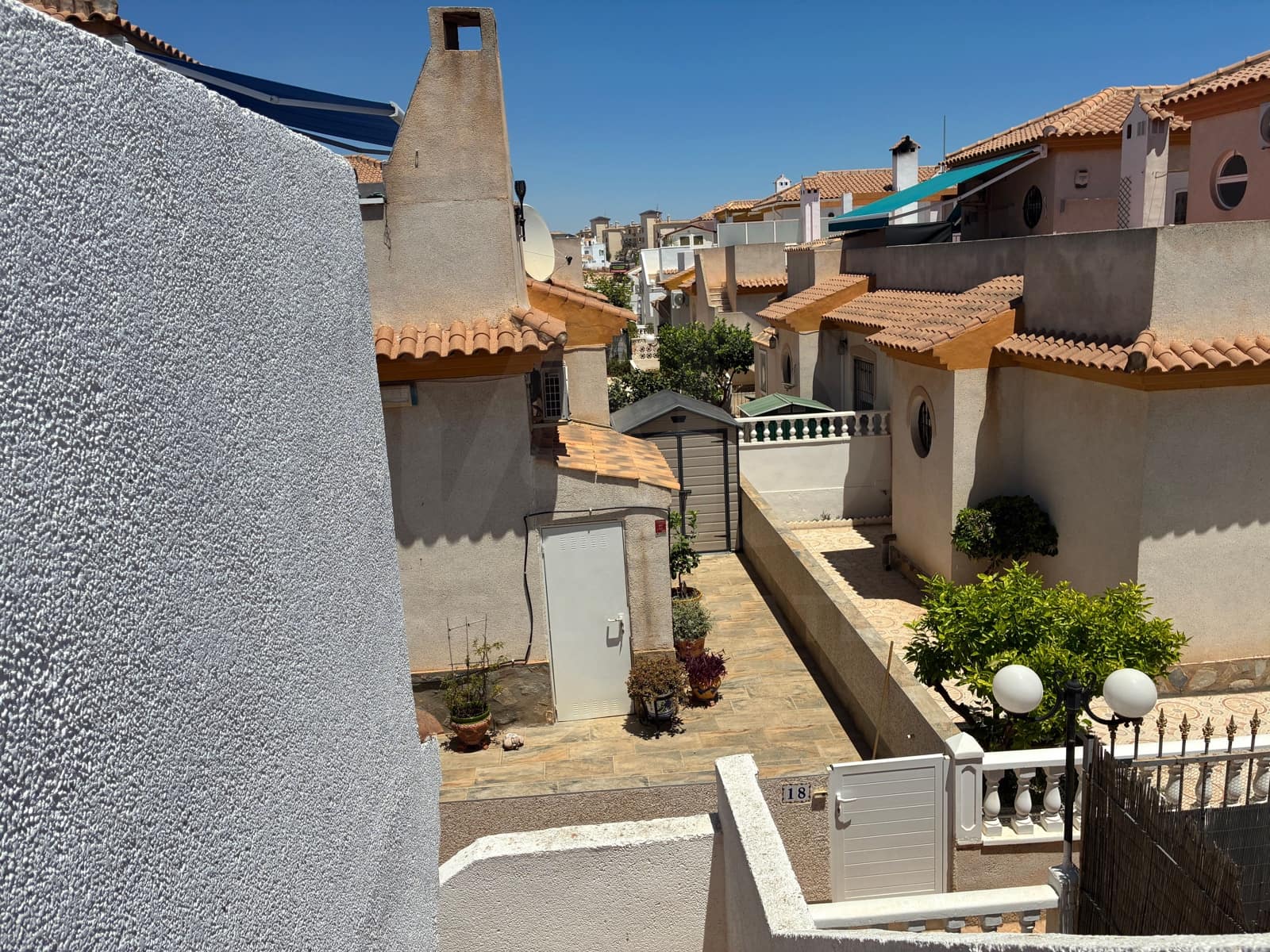 2 makuuhuone Omakotitalo myytävänä paikassa Alicante kaupunki mukana uima-altaan - 199 000 € (Ref: 9987533)