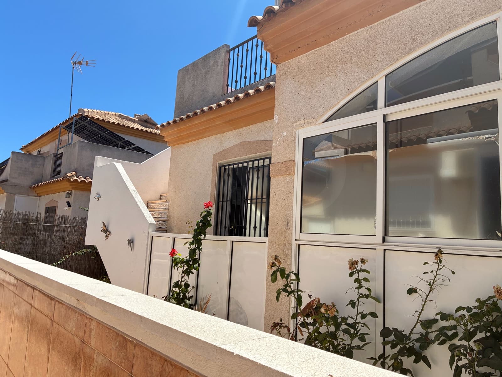 2 makuuhuone Omakotitalo myytävänä paikassa Alicante kaupunki mukana uima-altaan - 199 000 € (Ref: 9987533)