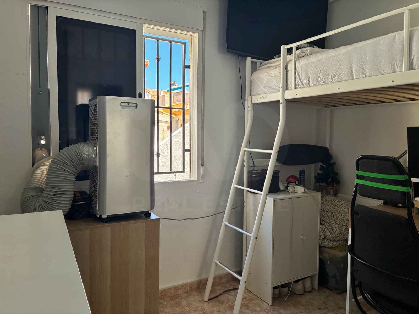 2 makuuhuone Omakotitalo myytävänä paikassa Alicante kaupunki mukana uima-altaan - 199 000 € (Ref: 9987533)