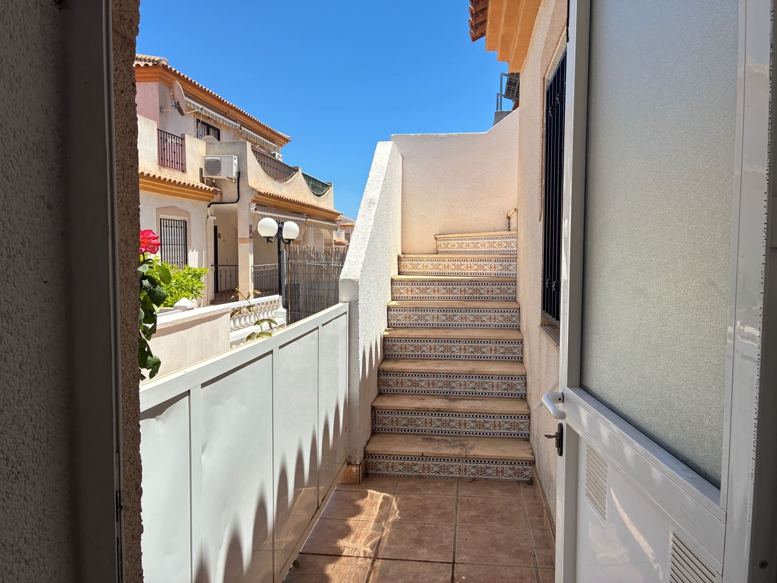 2 makuuhuone Omakotitalo myytävänä paikassa Alicante kaupunki mukana uima-altaan - 199 000 € (Ref: 9987533)