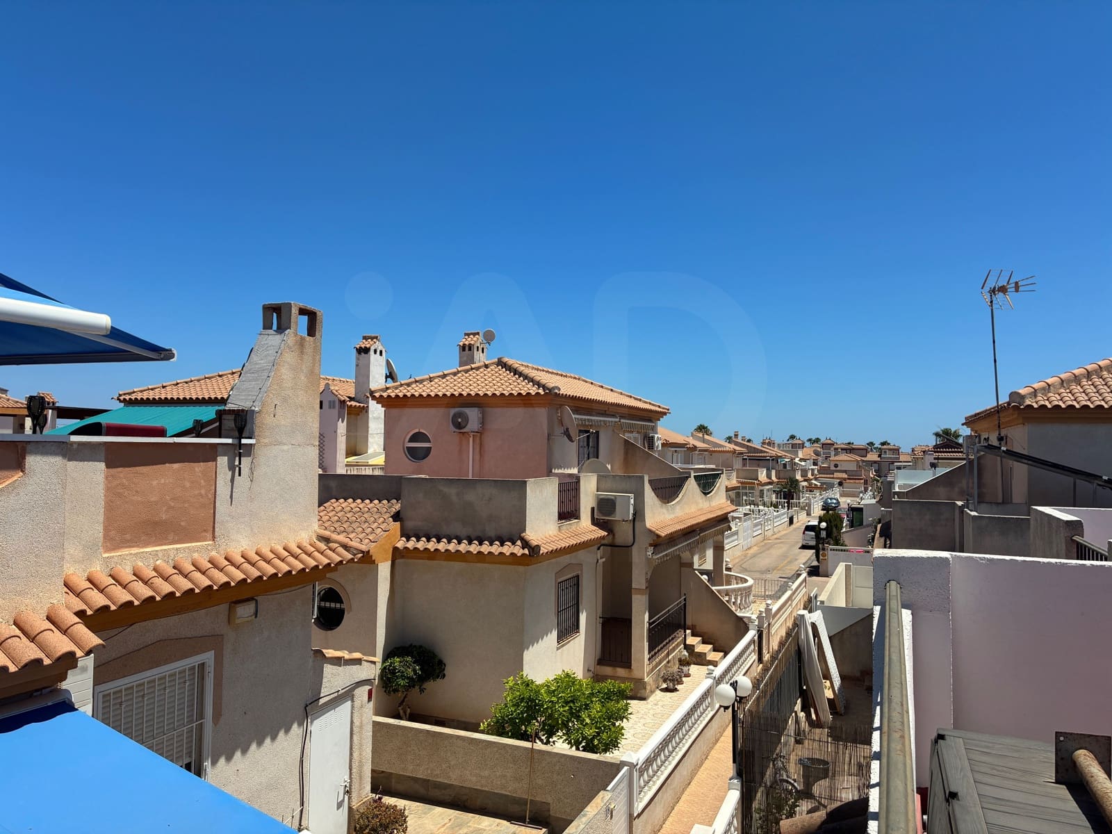 2 makuuhuone Omakotitalo myytävänä paikassa Alicante kaupunki mukana uima-altaan - 199 000 € (Ref: 9987533)