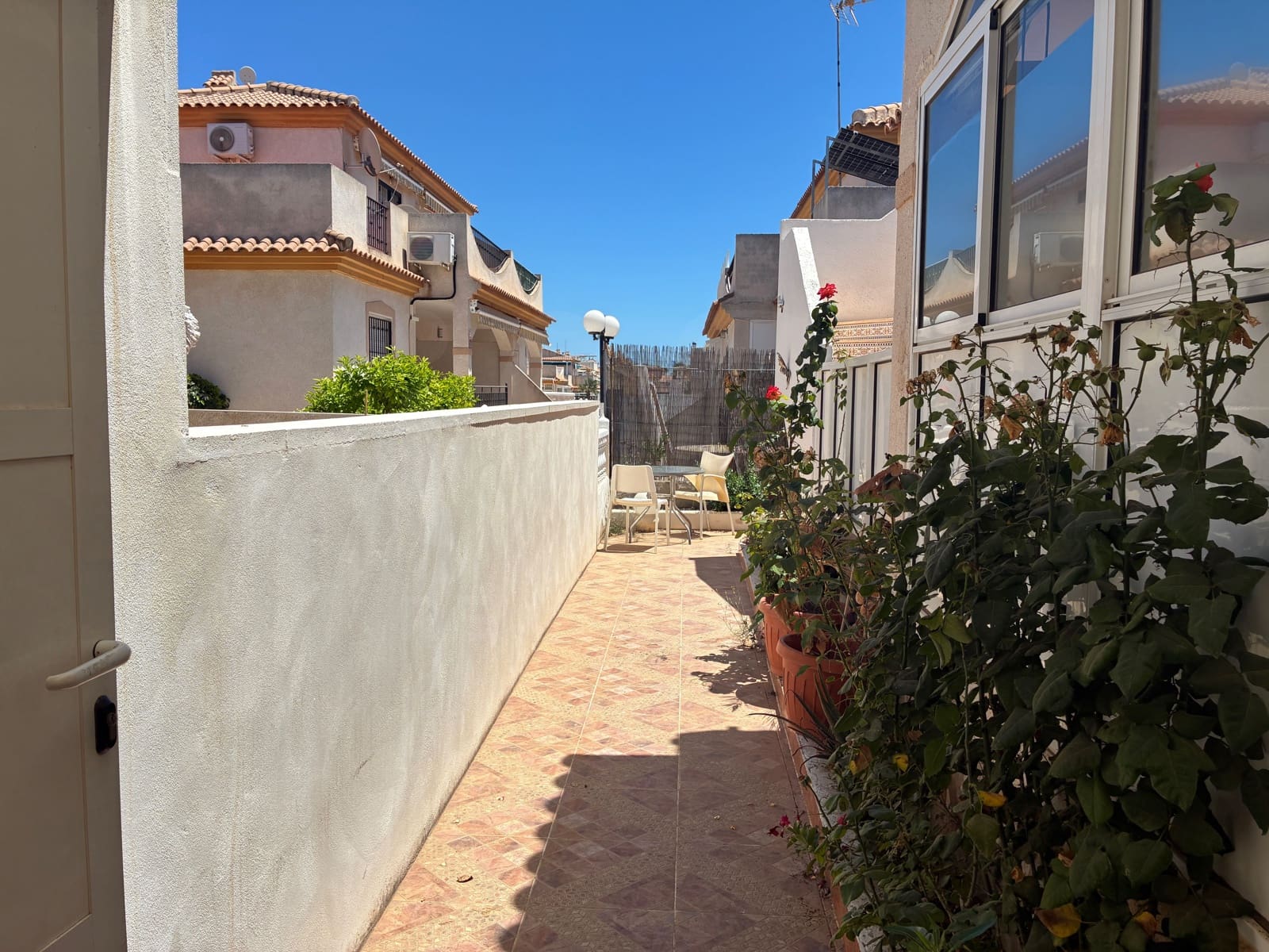 2 makuuhuone Omakotitalo myytävänä paikassa Alicante kaupunki mukana uima-altaan - 199 000 € (Ref: 9987533)