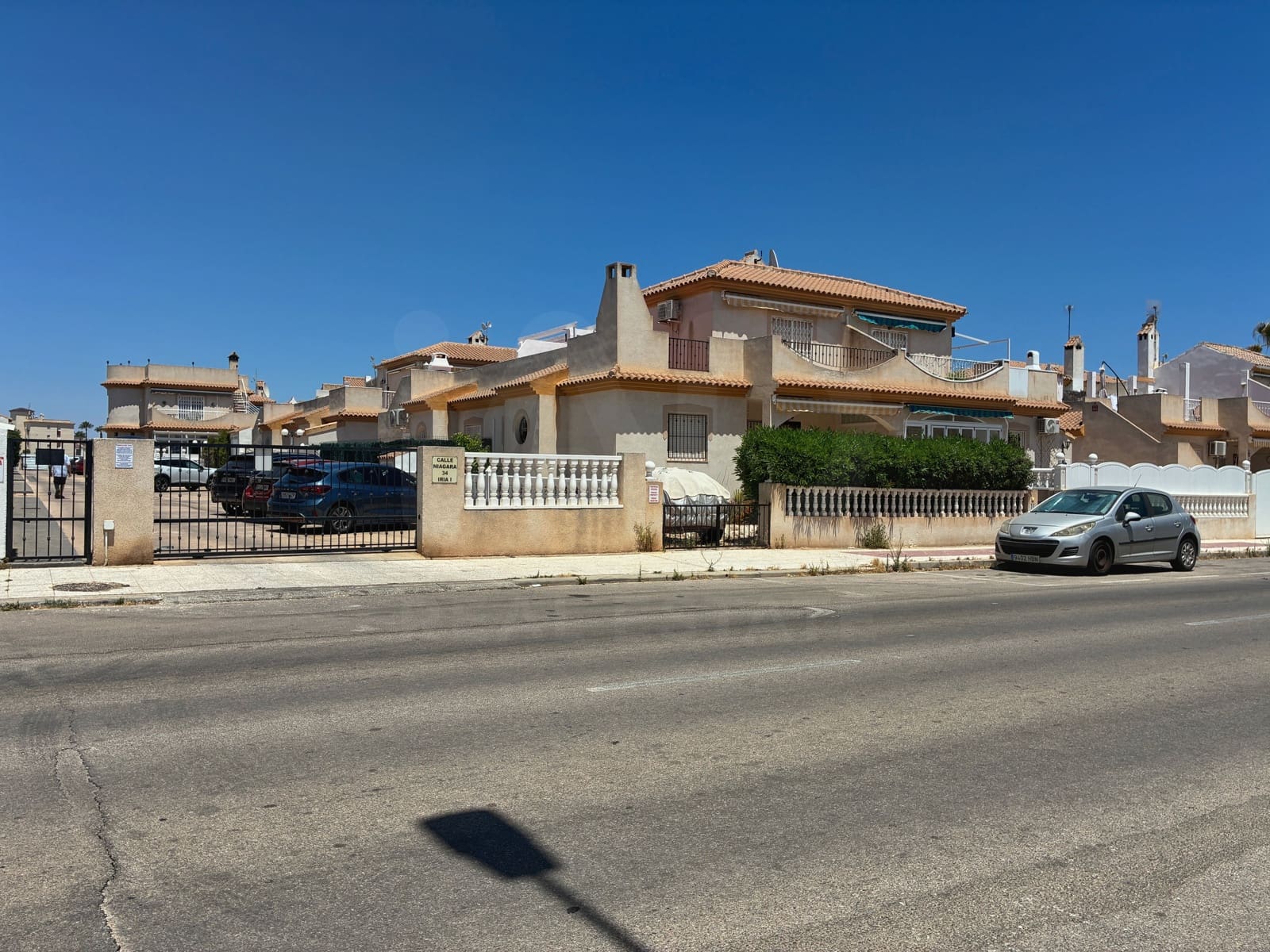 2 makuuhuone Omakotitalo myytävänä paikassa Alicante kaupunki mukana uima-altaan - 199 000 € (Ref: 9987533)