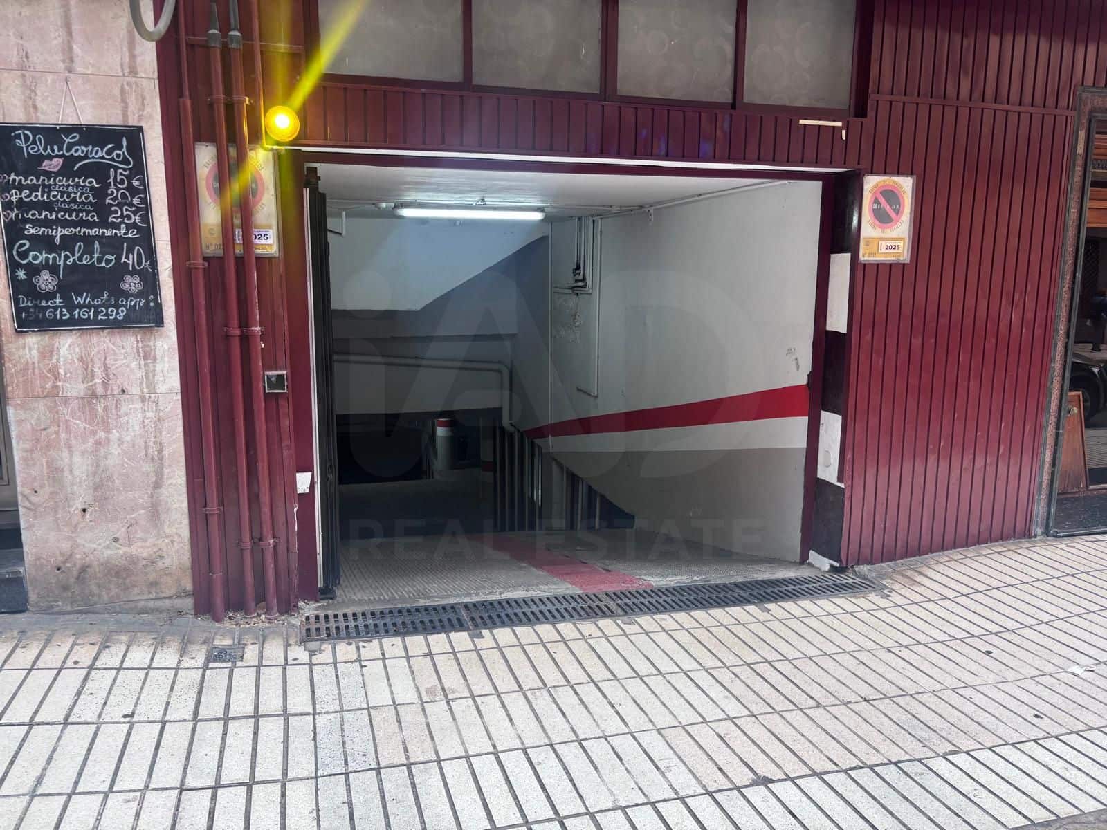 Garage til salg i Alicante by - € 27.000 (Ref: 9987543)