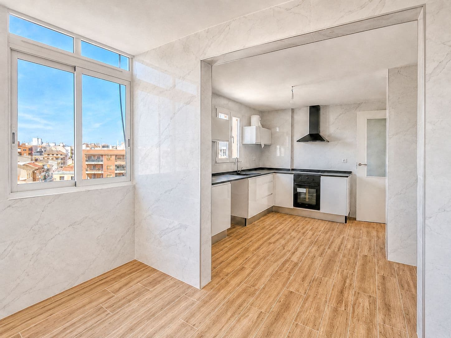 4 sovrum Lägenhet till salu i Alicante stad - 125 000 € (Ref: 9987544)