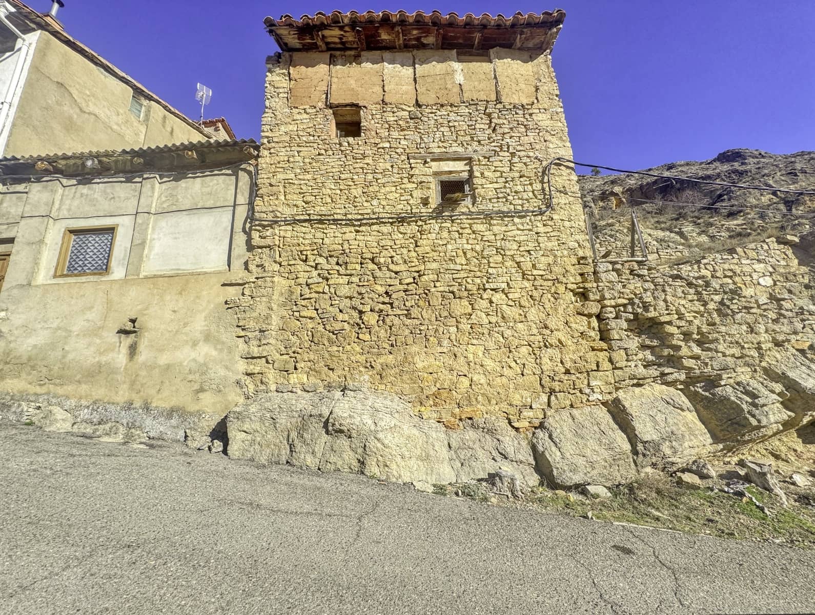 Mark till salu i Teruel stad - 33 000 € (Ref: 9987548)