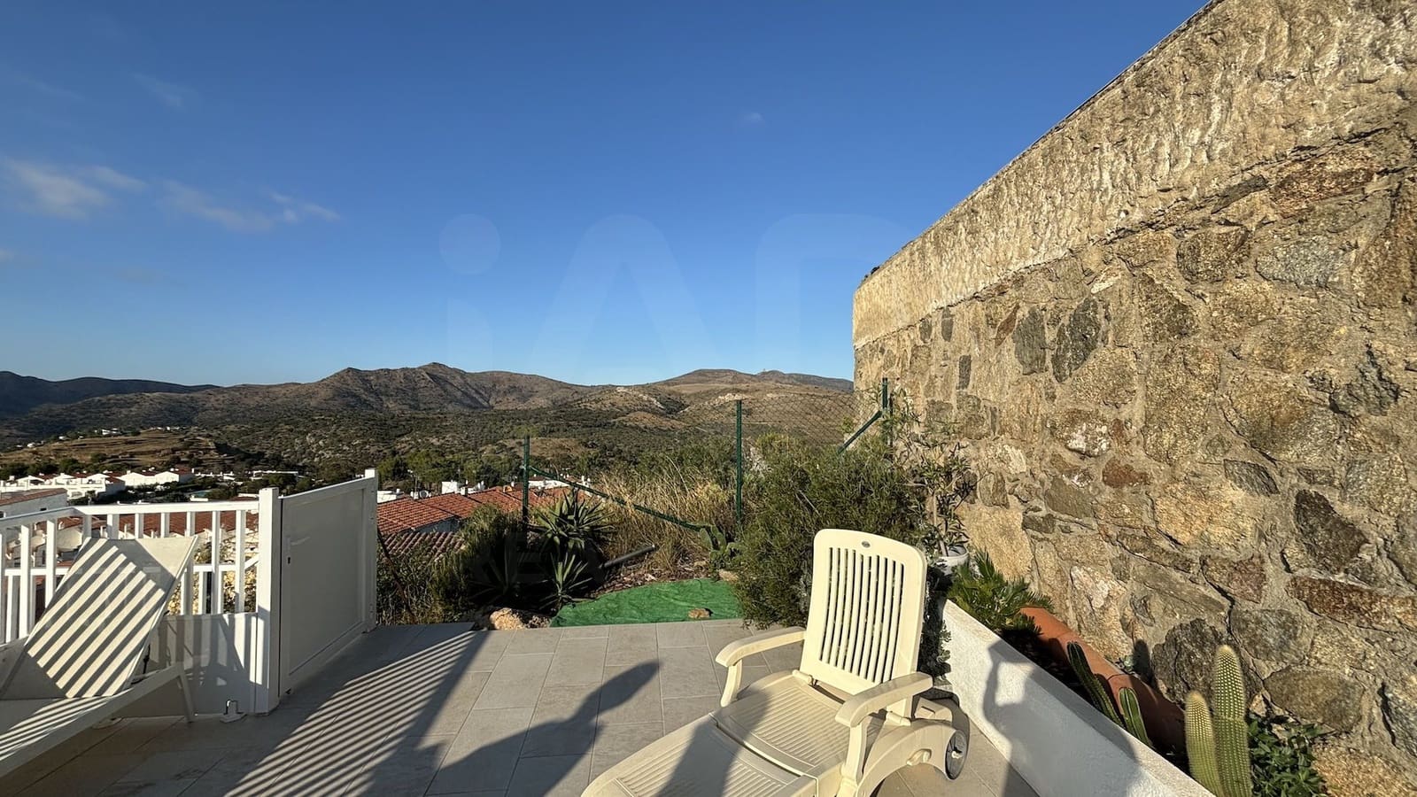 Chalet de 3 habitaciones en Girona ciudad en venta - 532.000 € (Ref: 9987550)