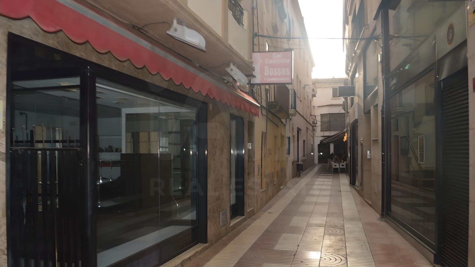 Erhverv til salg i Tarragona by - € 220.000 (Ref: 9987552)