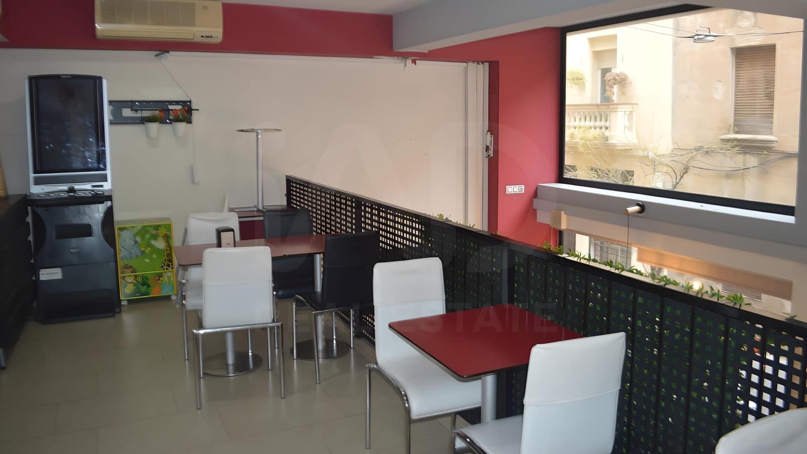 Erhverv til salg i Tarragona by - € 220.000 (Ref: 9987552)