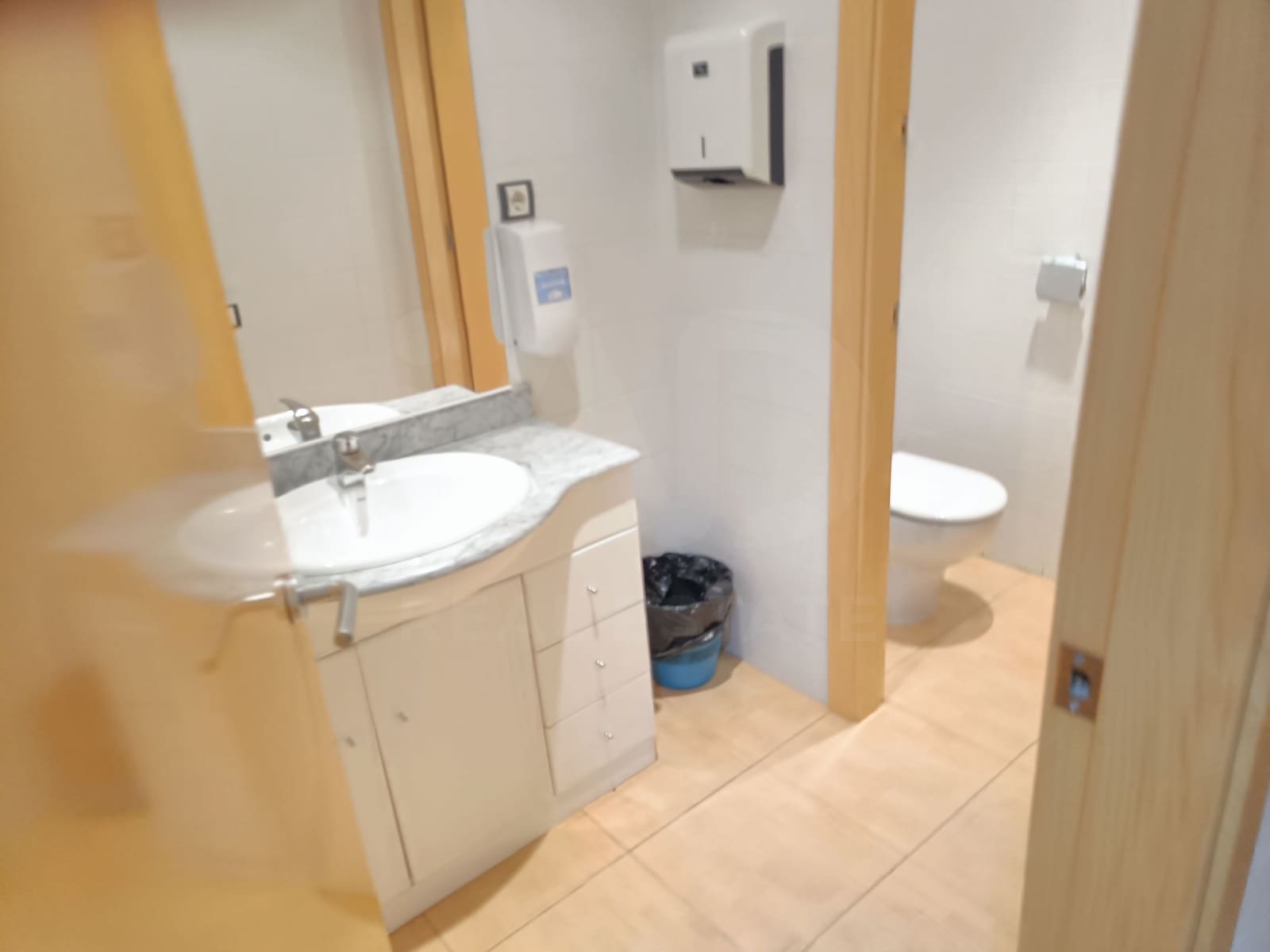 Gewerbe zu verkaufen in Barcelona Stadt mit Garage - 444.000 € (Ref: 9987557)
