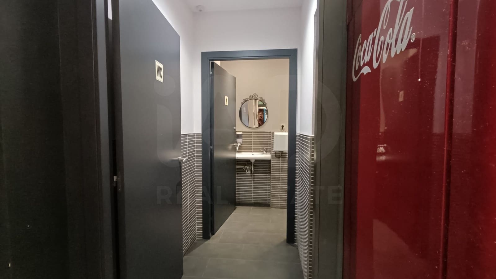 Gewerbe zu vermieten in Barcelona Stadt - 746 € (Ref: 9987559)