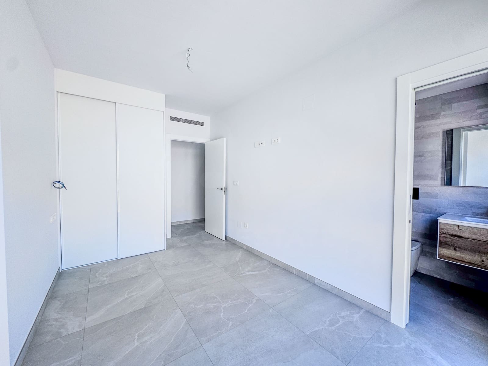 2 soveværelse Lejlighed til salg i Torrevieja med swimmingpool - € 265.000 (Ref: 9987560)
