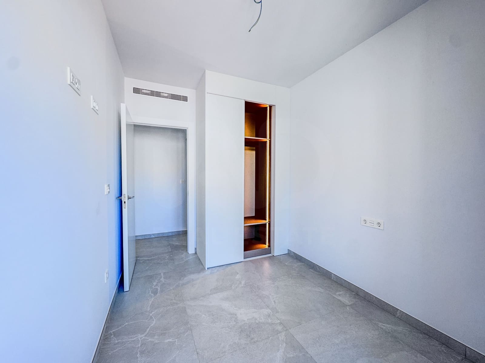 2 soveværelse Lejlighed til salg i Torrevieja med swimmingpool - € 265.000 (Ref: 9987560)