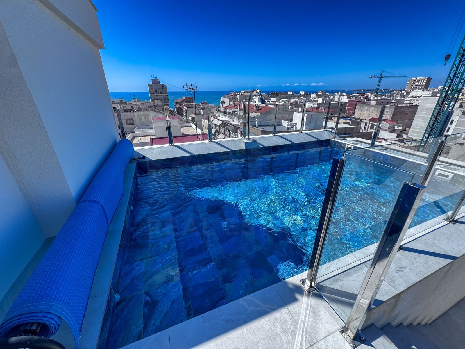 2 soveværelse Lejlighed til salg i Torrevieja med swimmingpool - € 265.000 (Ref: 9987560)