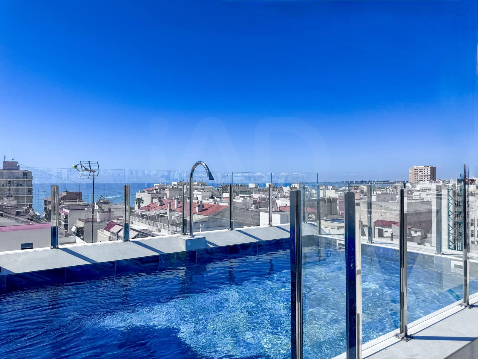 2 soveværelse Lejlighed til salg i Torrevieja med swimmingpool - € 265.000 (Ref: 9987560)