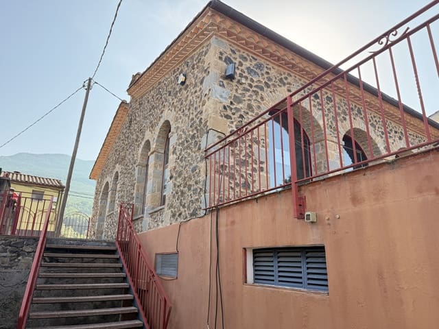 2 bedroom Villa for sale in Les Planes d'Hostoles - € 269,000 (Ref: 9987563)