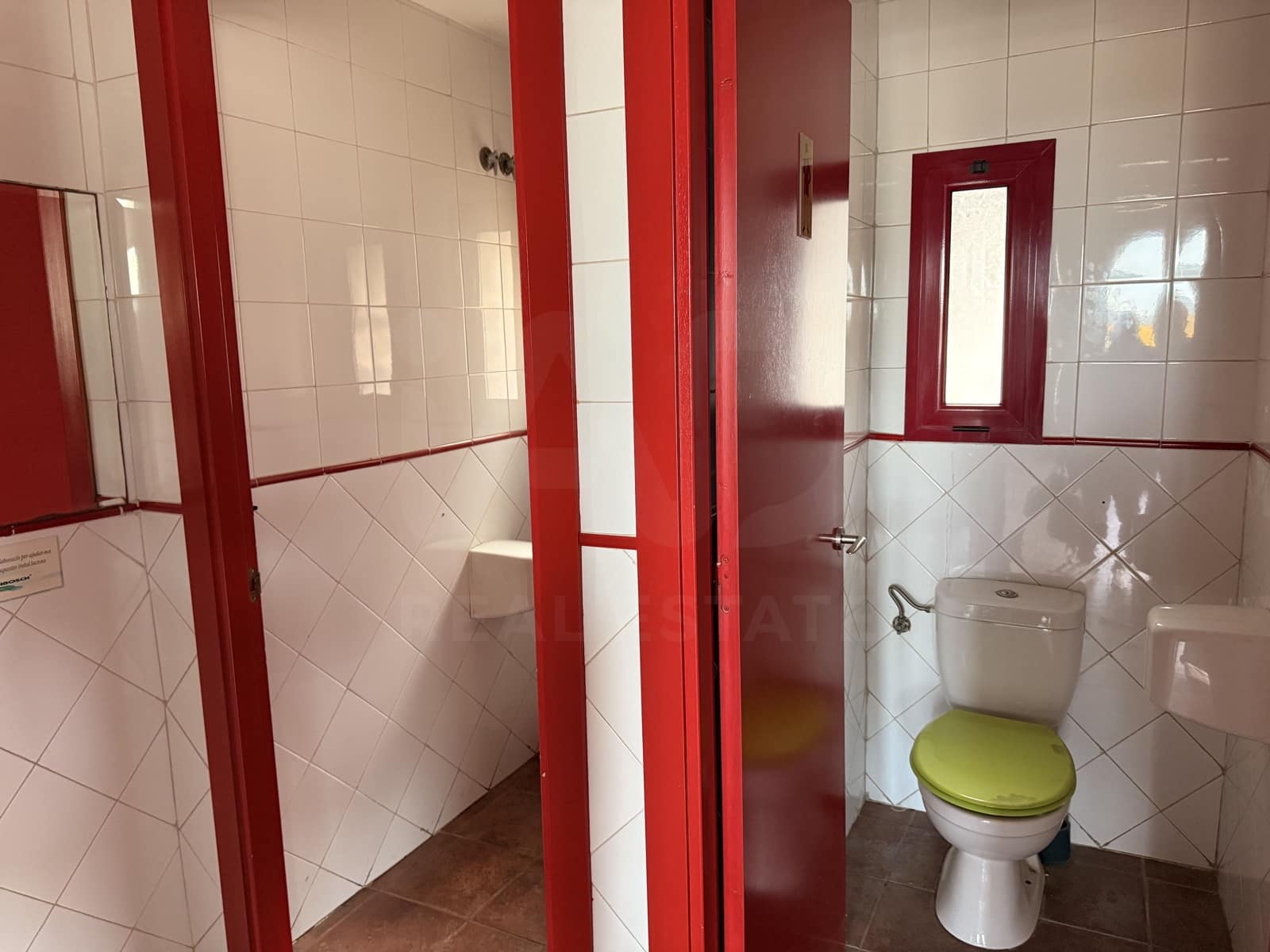 2 bedroom Commercial for sale in Girona city - € 270,000 (Ref: 9987564)