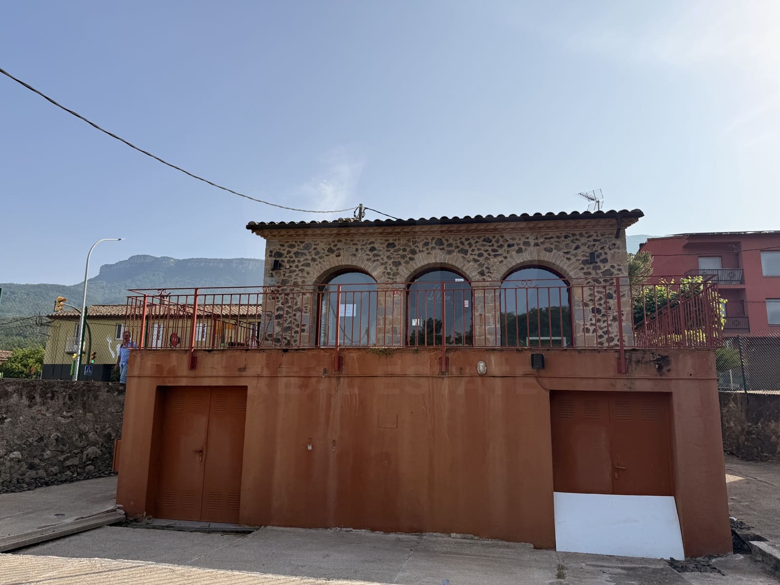 2 bedroom Commercial for sale in Girona city - € 270,000 (Ref: 9987564)
