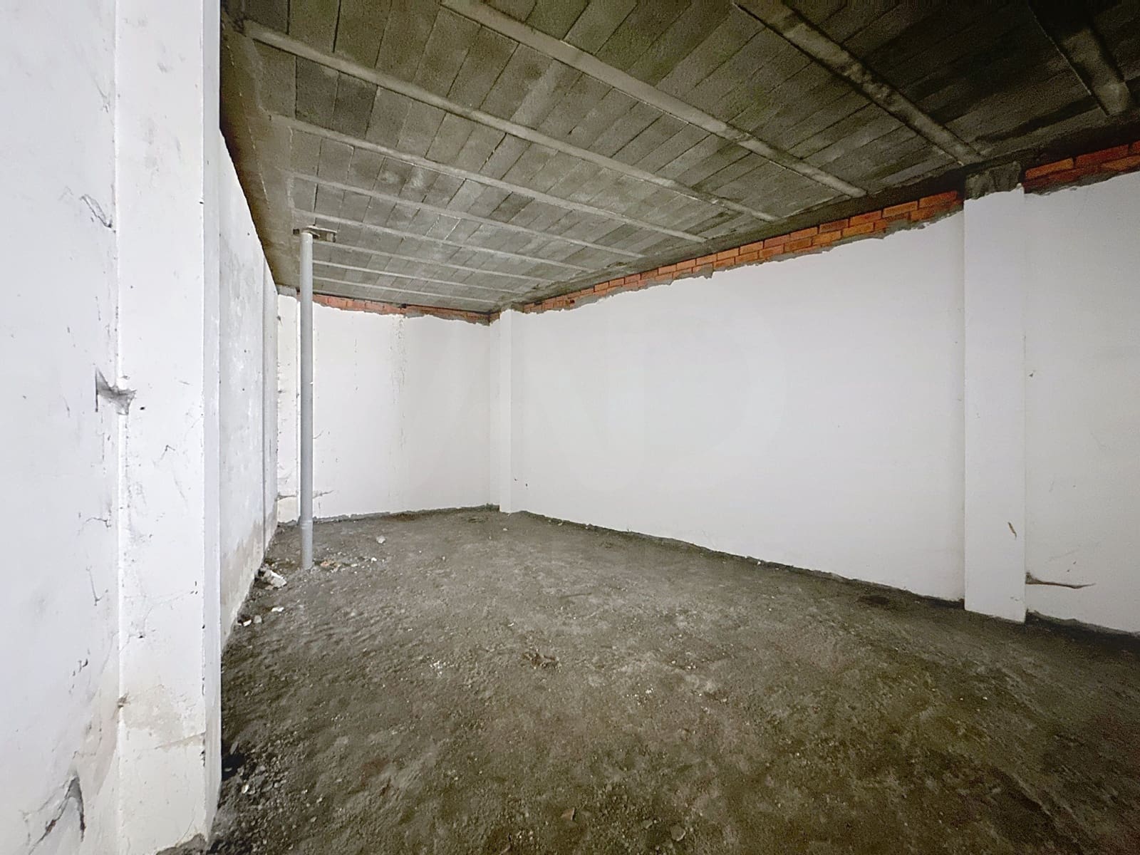 Commercieel te koop in Pontevedra stad - € 119.000 (Ref: 9987567)