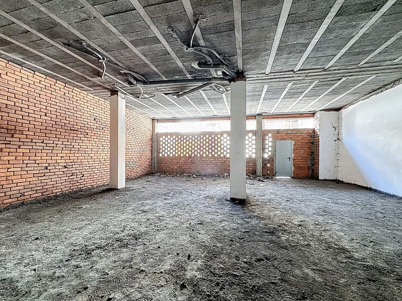 Commercieel te koop in Pontevedra stad - € 119.000 (Ref: 9987567)