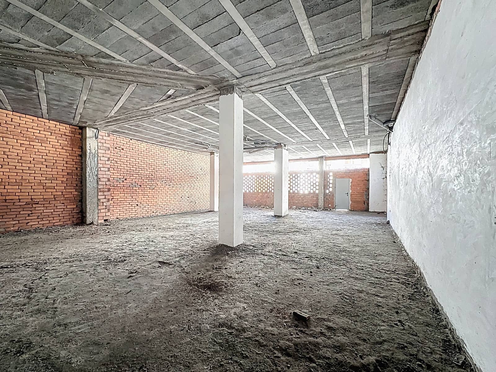 Commercieel te koop in Pontevedra stad - € 119.000 (Ref: 9987567)