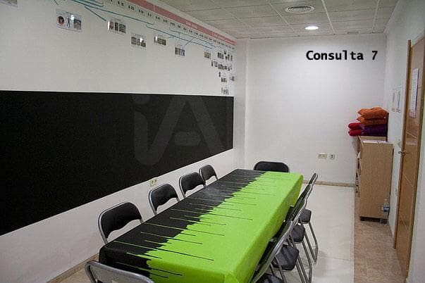 8 slaapkamer Commercieel te koop in Valencia stad - € 149.000 (Ref: 9987573)