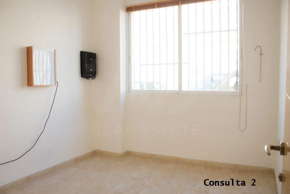 8 slaapkamer Commercieel te koop in Valencia stad - € 149.000 (Ref: 9987573)