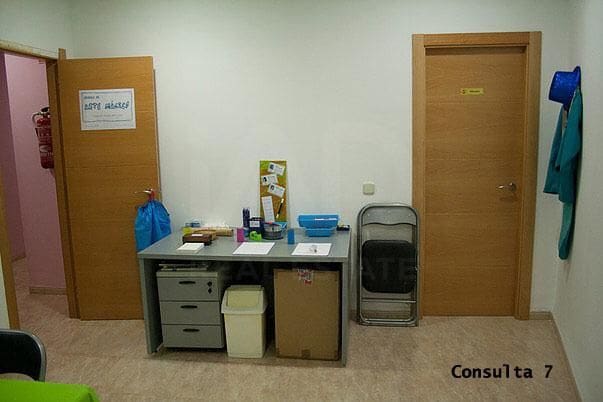 8 slaapkamer Commercieel te koop in Valencia stad - € 149.000 (Ref: 9987573)