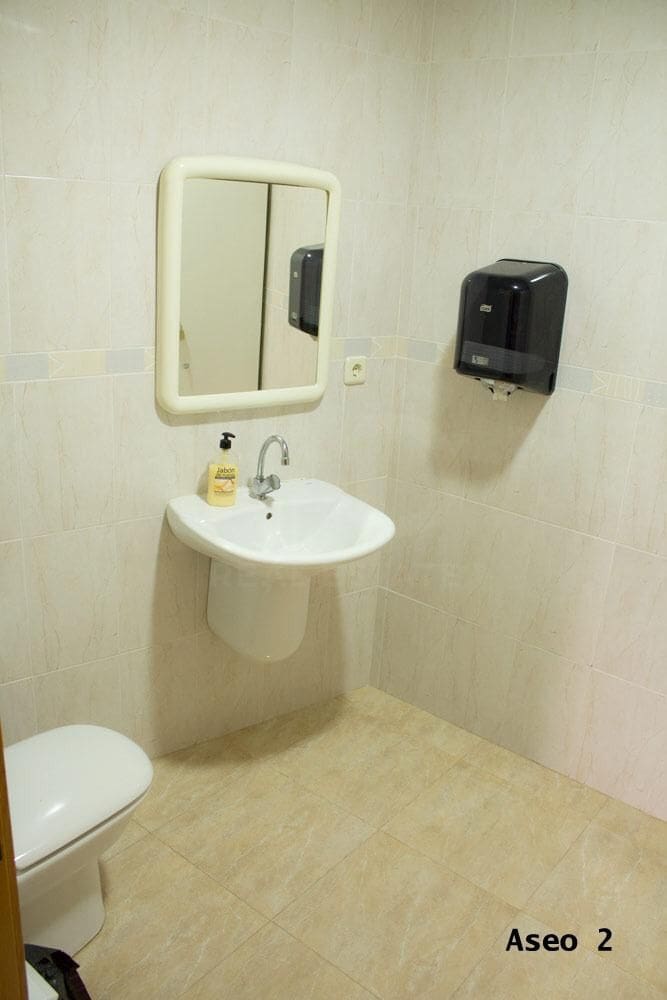 8 slaapkamer Commercieel te koop in Valencia stad - € 149.000 (Ref: 9987573)