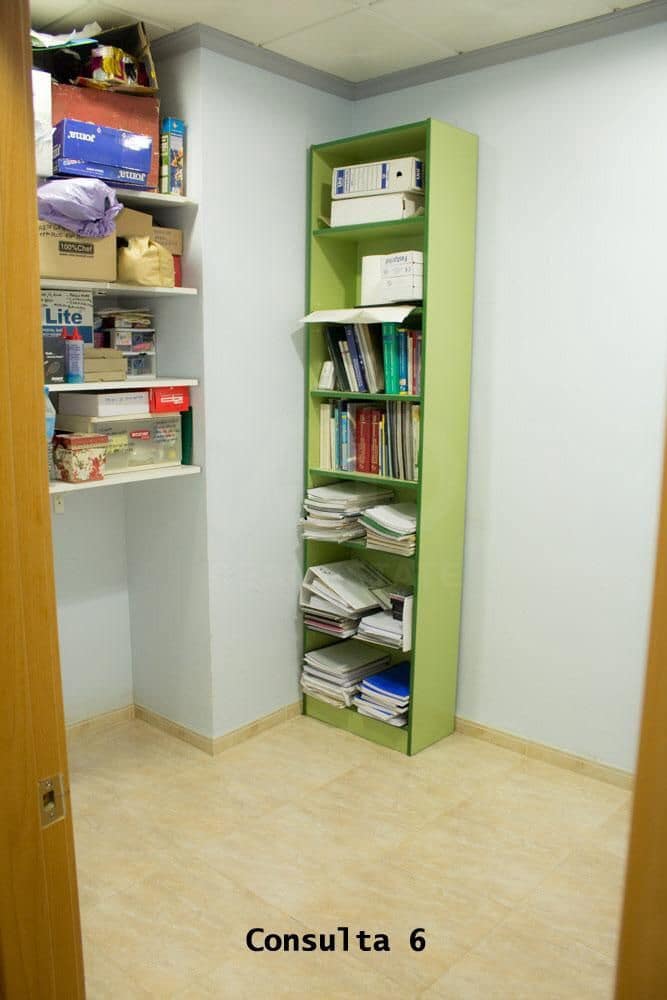 8 slaapkamer Commercieel te koop in Valencia stad - € 149.000 (Ref: 9987573)
