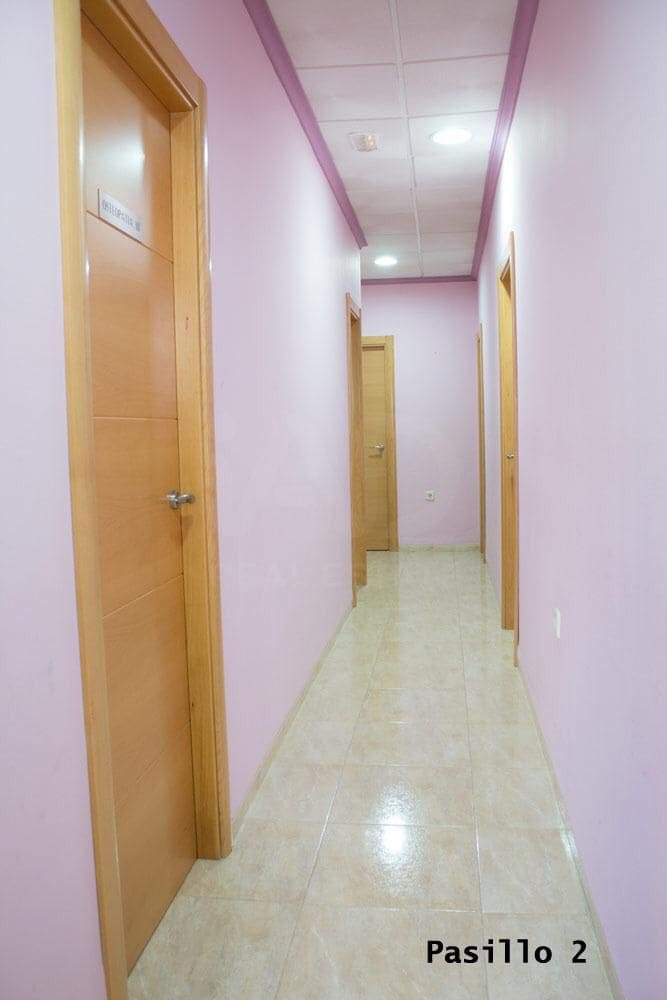 8 slaapkamer Commercieel te koop in Valencia stad - € 149.000 (Ref: 9987573)