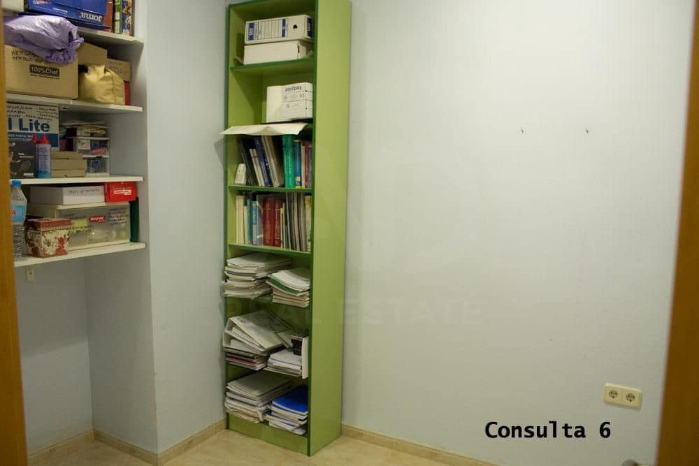 8 slaapkamer Commercieel te koop in Valencia stad - € 149.000 (Ref: 9987573)